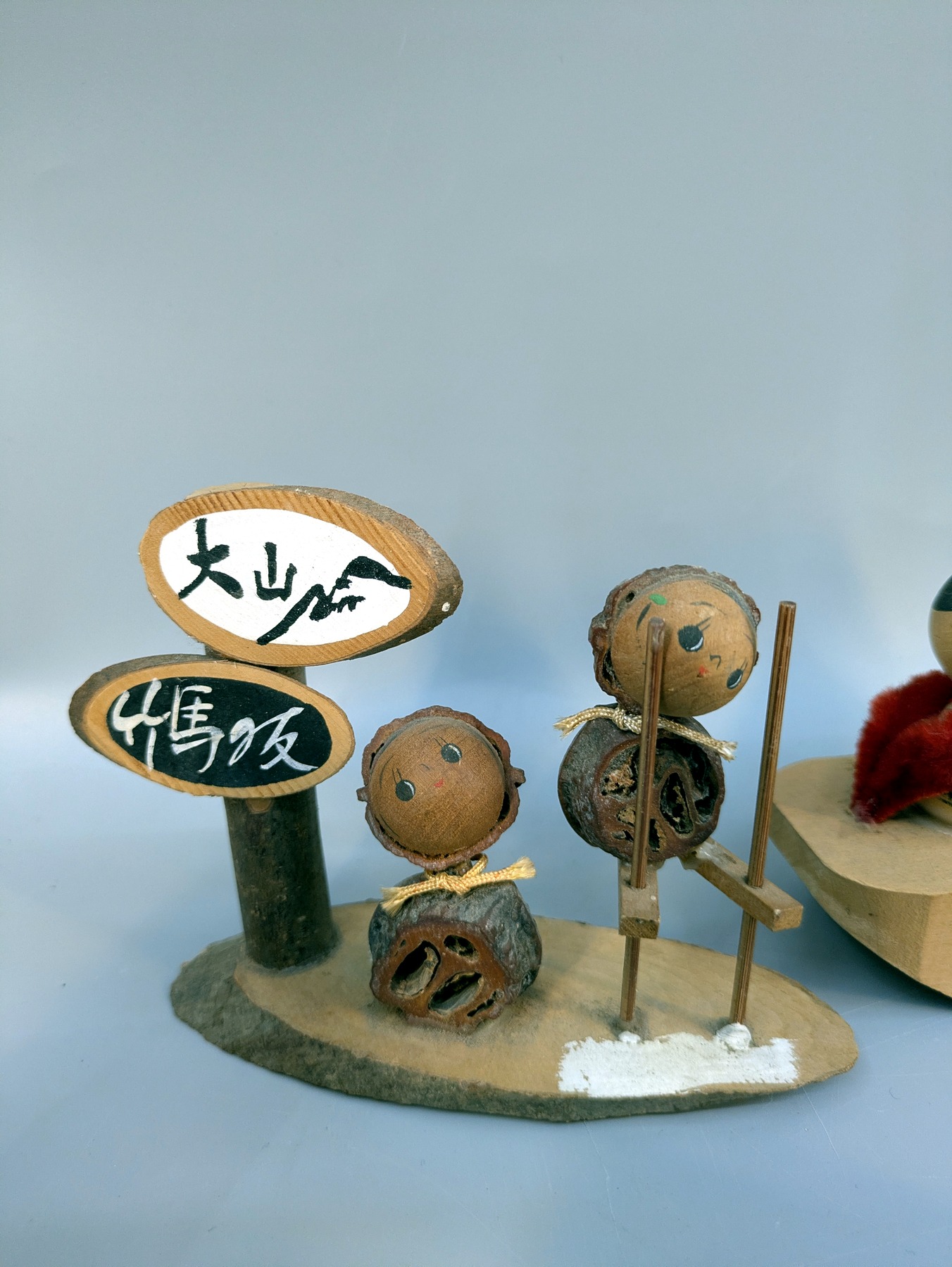 Small sign made from wood and bark